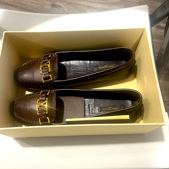 Louis Vuitton Slightly Worn Leather Moccasin Size 8 - Picture 1 of 9